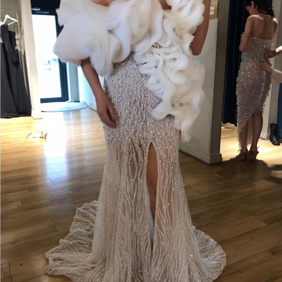 Elegant White and Cream Evening Gown - Picture 1 of 8